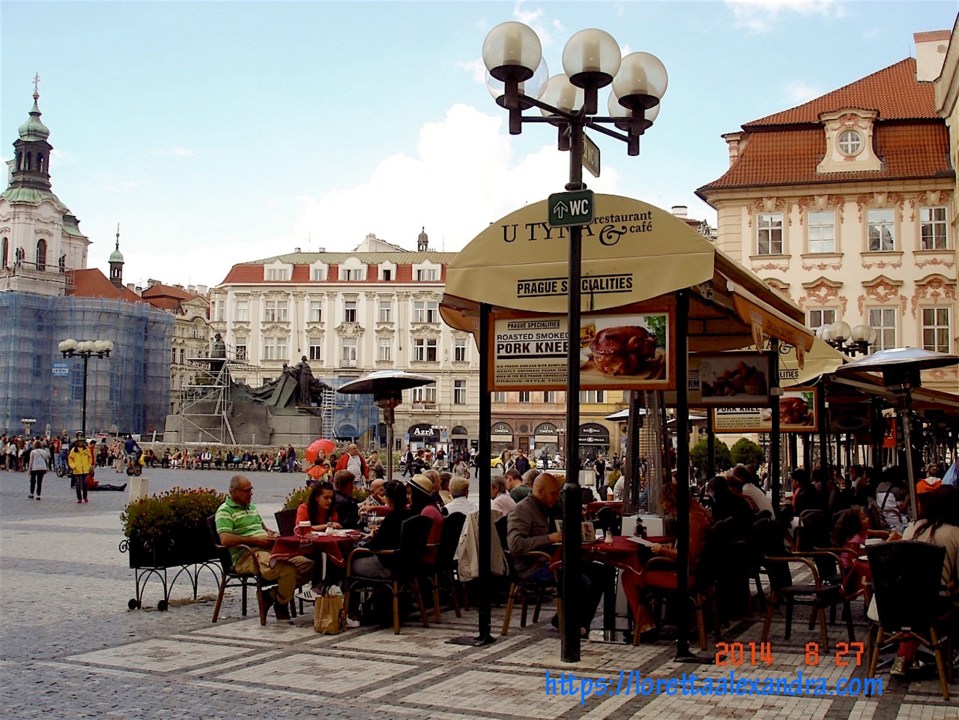 Historic Old Town Square (Staroměstské náměstí), Prague, Czech Republic
