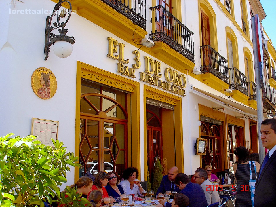 Outdoor dining at El 3 De Oro, Seville