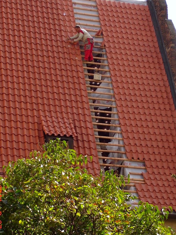 Side view of the Old-New Synagogue or Altneuschul, Jewish Quarter, Prague